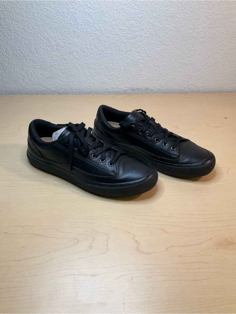 Clarks Women’s Black Leather Lace-Up Sneakers Size 10